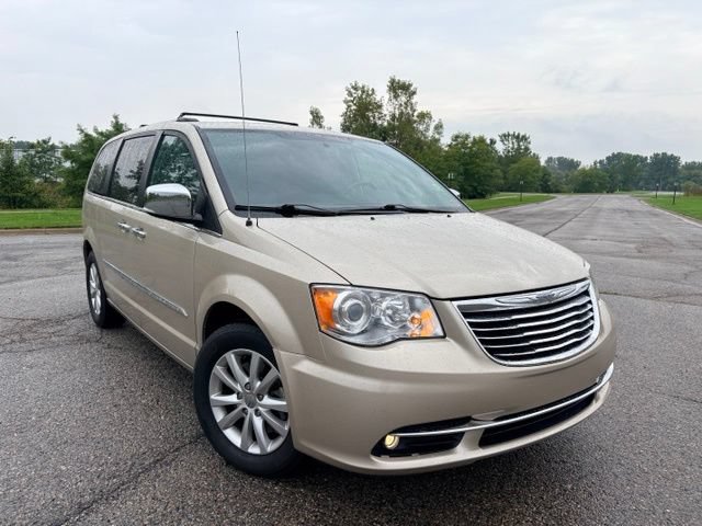 Used 2016 Chrysler Town & Country Limited Platinum w/ Trailer Tow Group FWD image 7