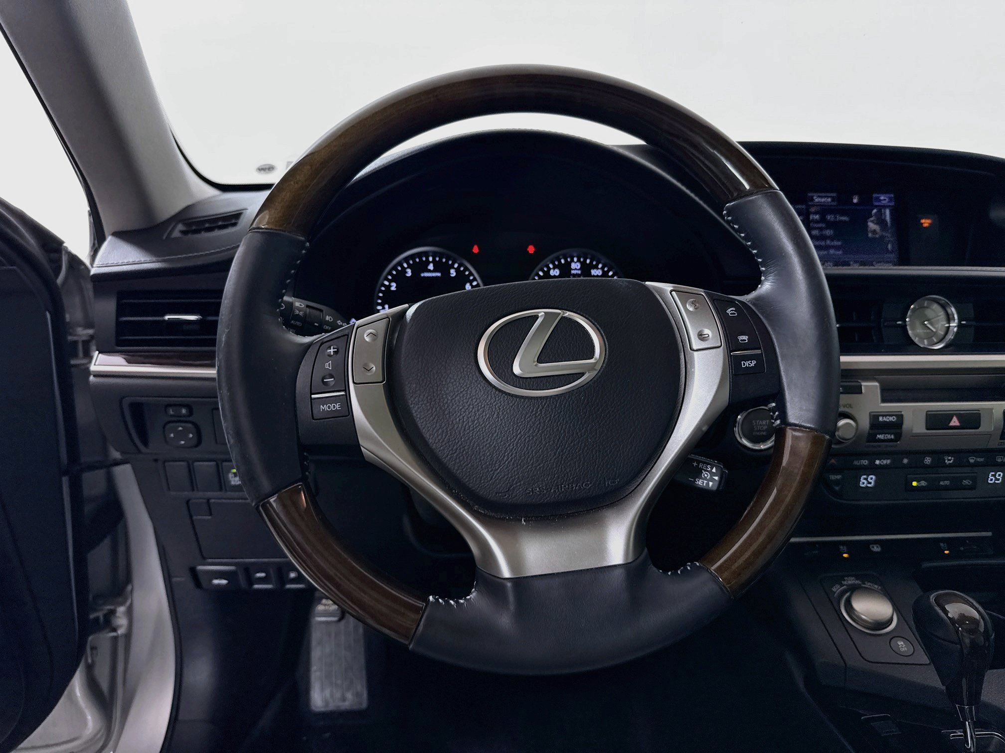Used 2015 Lexus ES 350 w/ Luxury Package FWD image 12