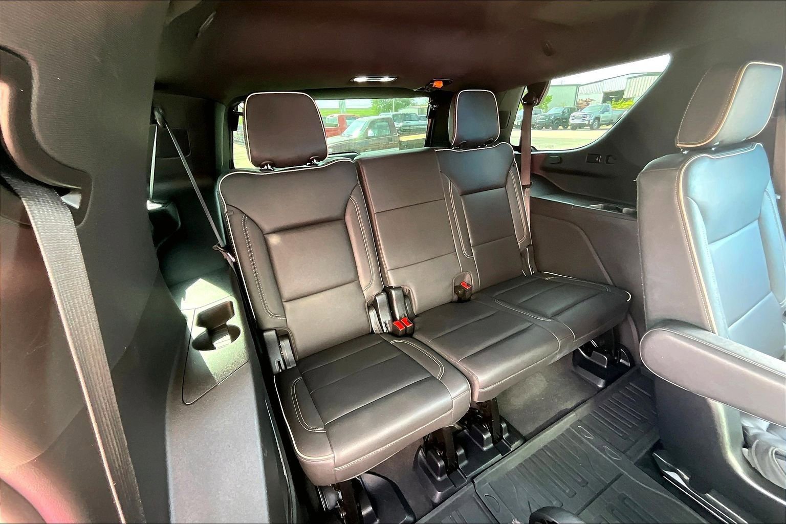 Used 2023 GMC Yukon SLT w/ SLT Luxury Package image 28