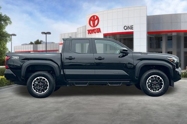 Certified 2025 Toyota Tacoma TRD Off-Road AWD/4WD image 3
