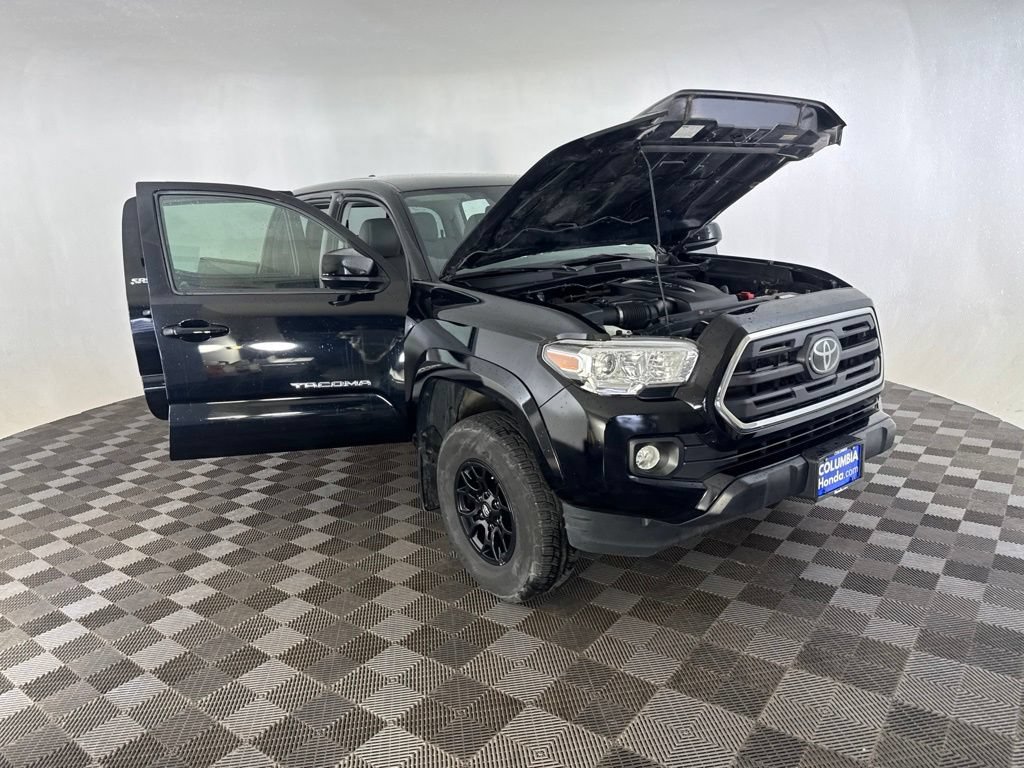 Used 2019 Toyota Tacoma SR5 AWD/4WD image 16