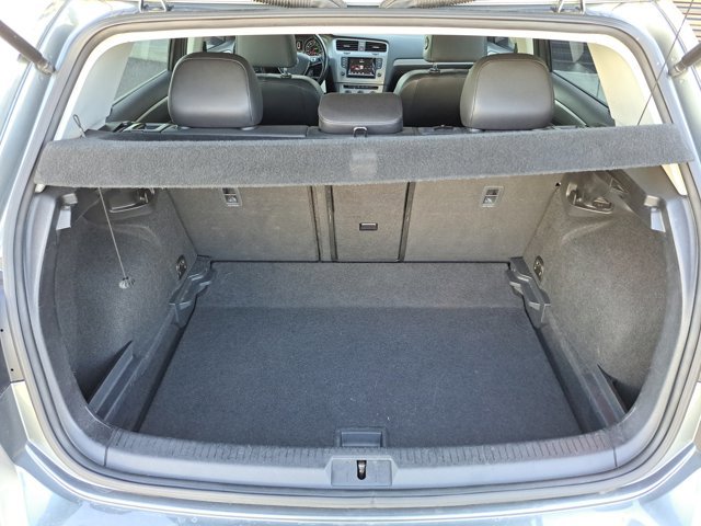 Used 2015 Volkswagen Golf TDI S image 9