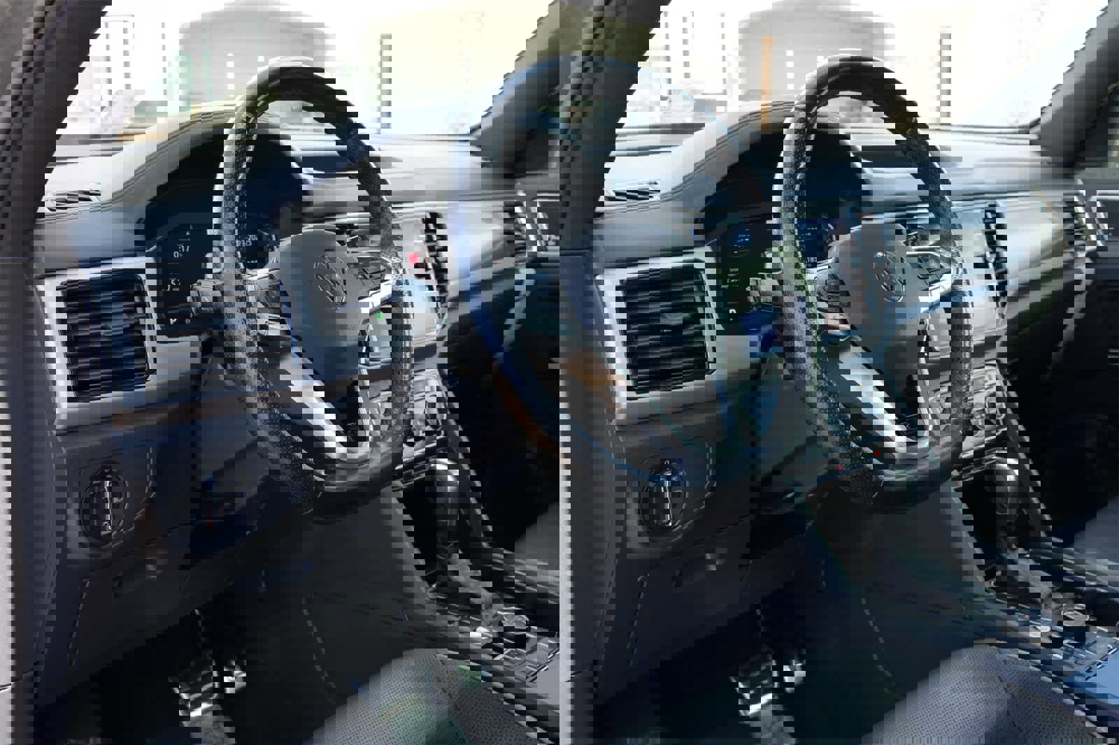 Used 2020 Volkswagen Atlas Cross Sport SEL Premium R-Line image 16