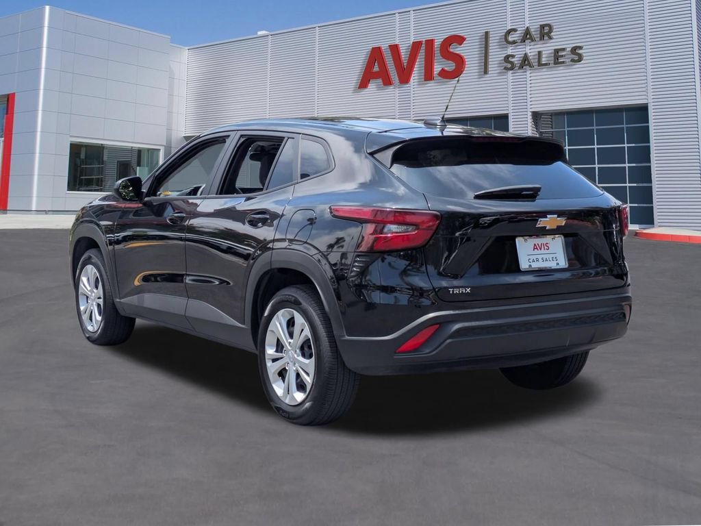 Used 2025 Chevrolet Trax LS FWD image 9