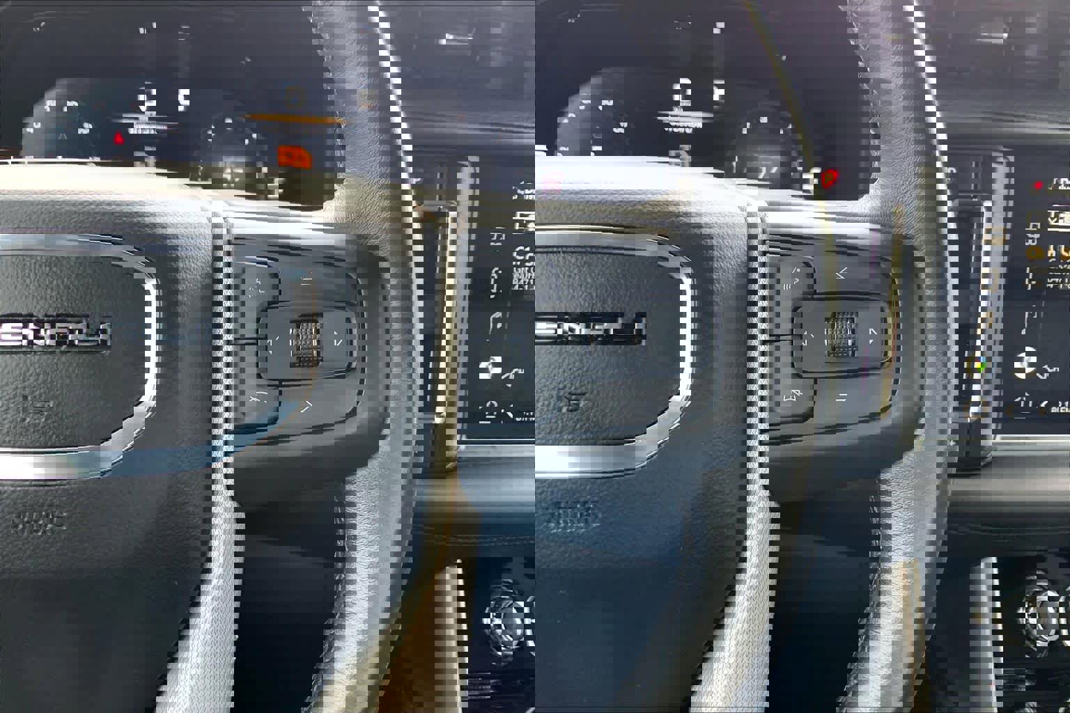 Used 2022 GMC Yukon Denali w/ Denali Premium Package image 25