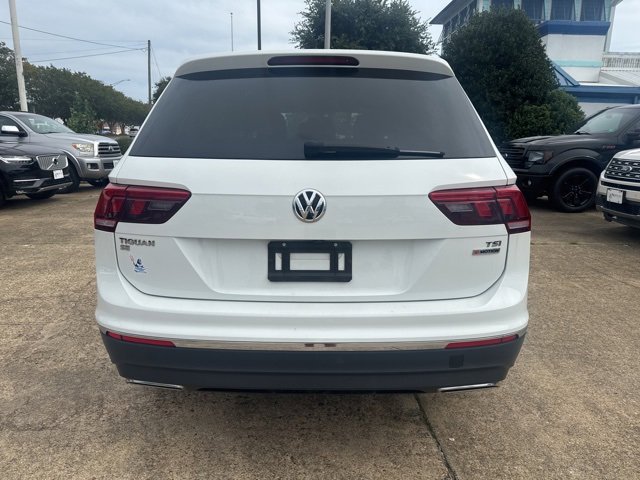 Used 2018 Volkswagen Tiguan SE w/ Panoramic Sunroof Package image 6
