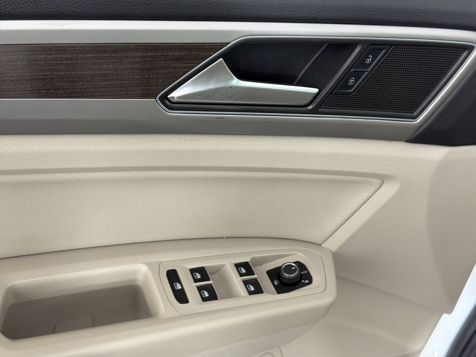Used 2019 Volkswagen Atlas SEL R-Line AWD/4WD image 15