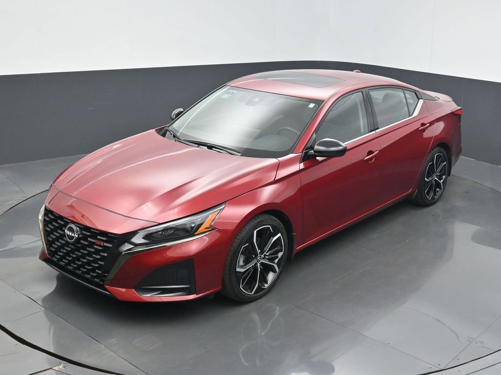 Used 2023 Nissan Altima 2.5 SR w/ SR Premium Package image 9