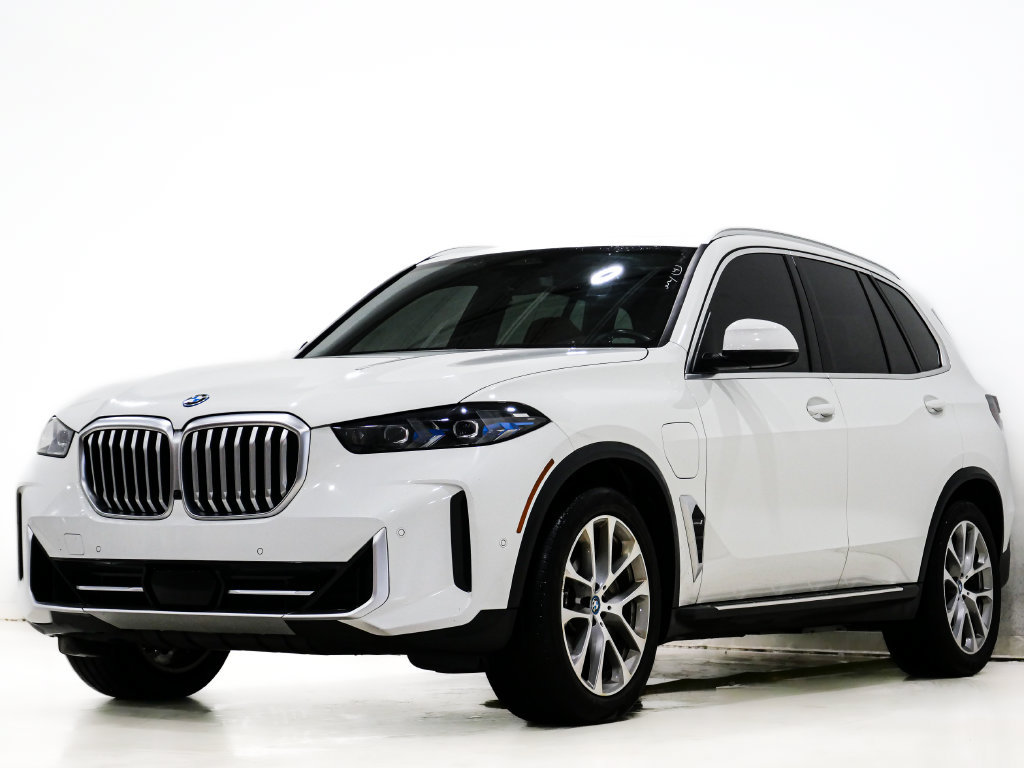 Used 2024 BMW X5 xDrive50e AWD/4WD image 3