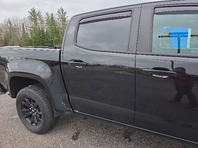 Used 2021 Chevrolet Colorado Z71 w/ Z71 Midnight Edition AWD/4WD image 14