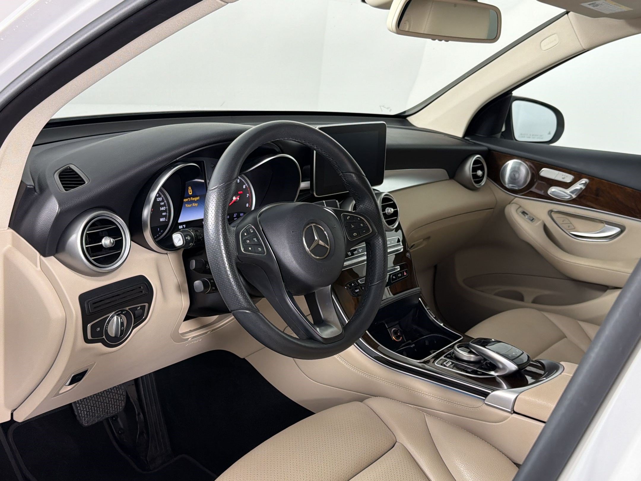 Used 2017 Mercedes-Benz GLC 300 image 4