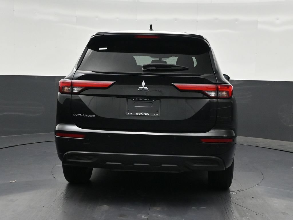 Used 2024 Mitsubishi Outlander ES FWD image 4