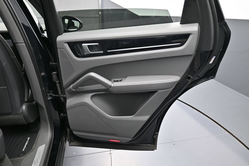 Certified 2023 Porsche Cayenne AWD/4WD image 25