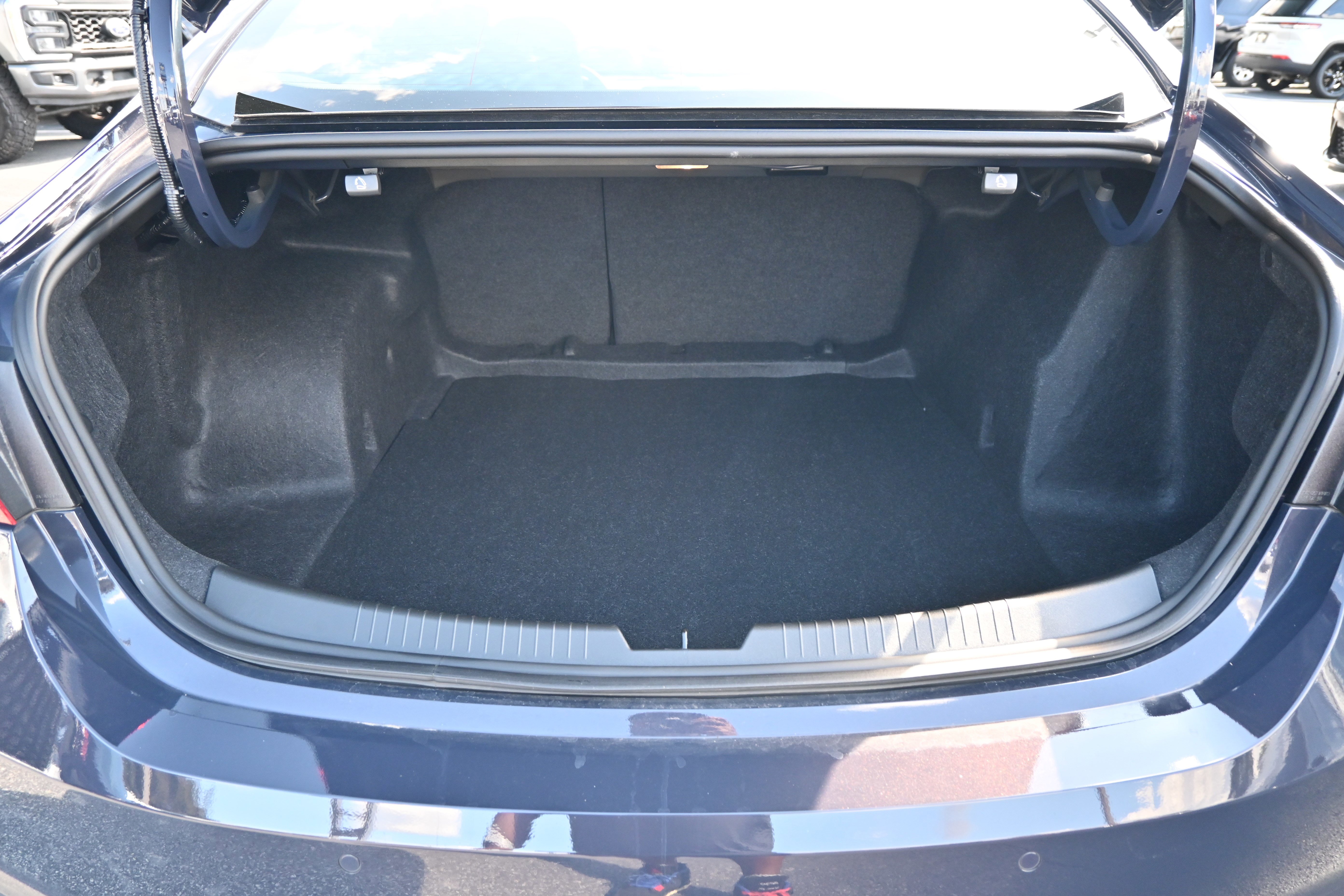 Used 2025 Chevrolet Malibu RS image 33