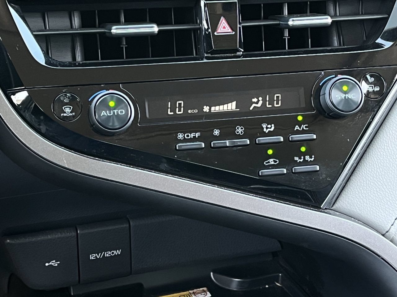Used 2023 Toyota Camry SE w/ Audio Upgrade Package FWD image 18
