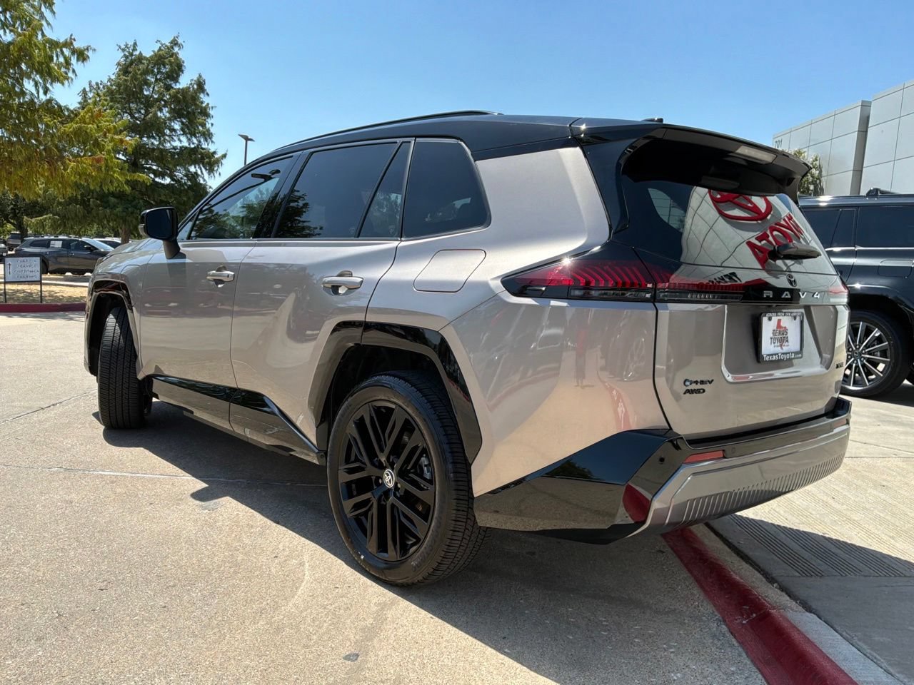 Used 2026 Toyota RAV4 XSE AWD/4WD image 8