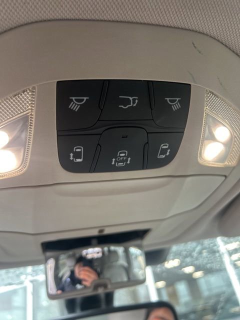 Used 2018 Chrysler Pacifica Touring-L image 31