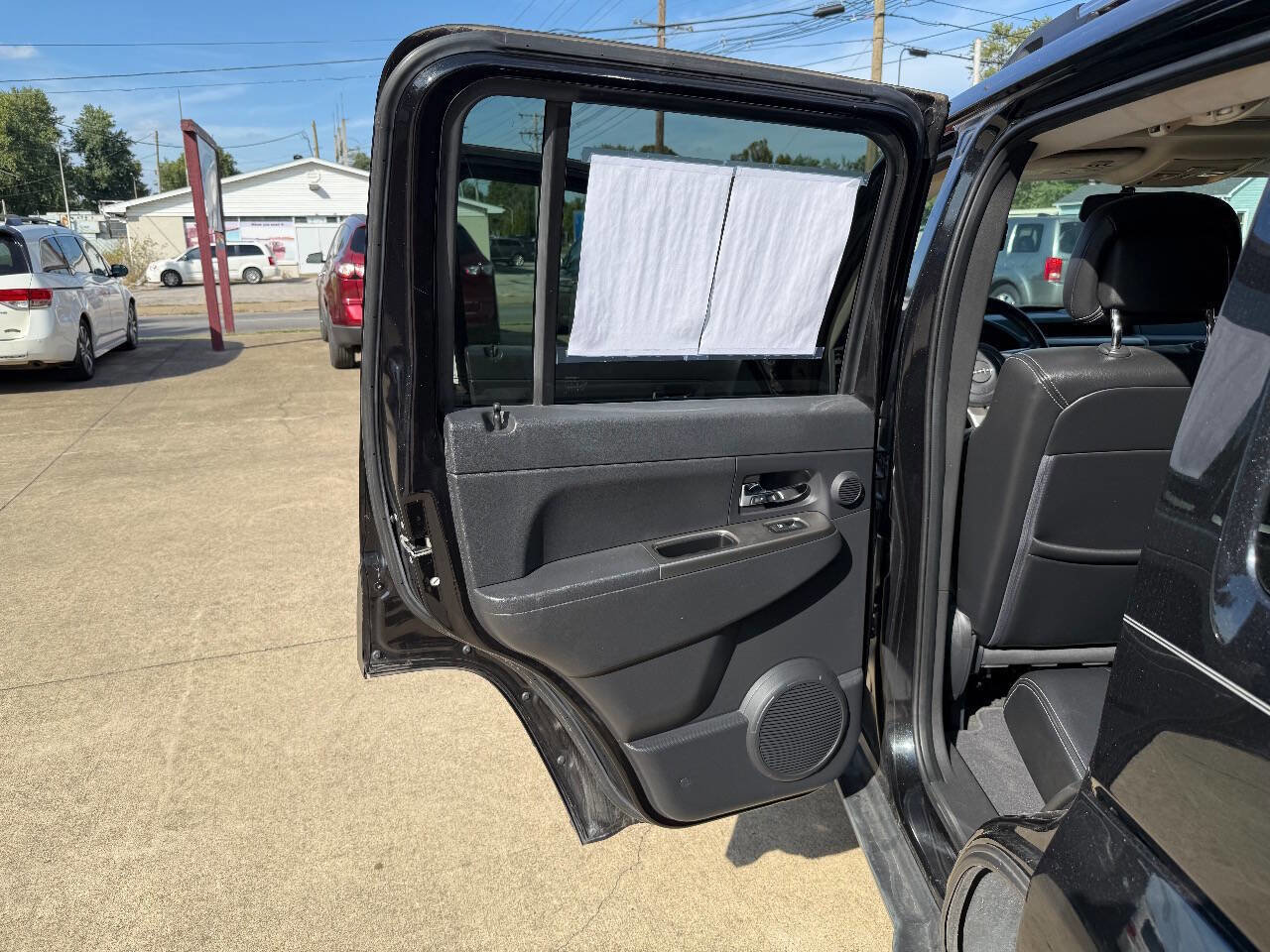 Used 2012 Jeep Liberty Limited Jet w/ Comfort/Convenience Group image 9