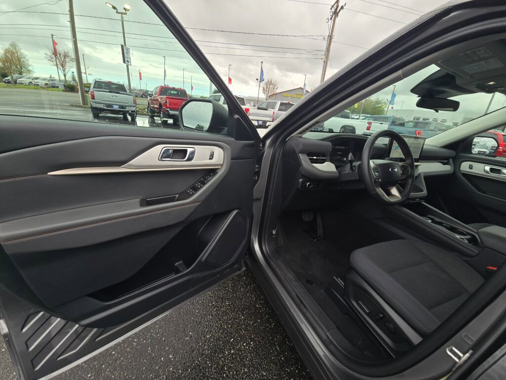 Used 2025 Ford Explorer Active image 16