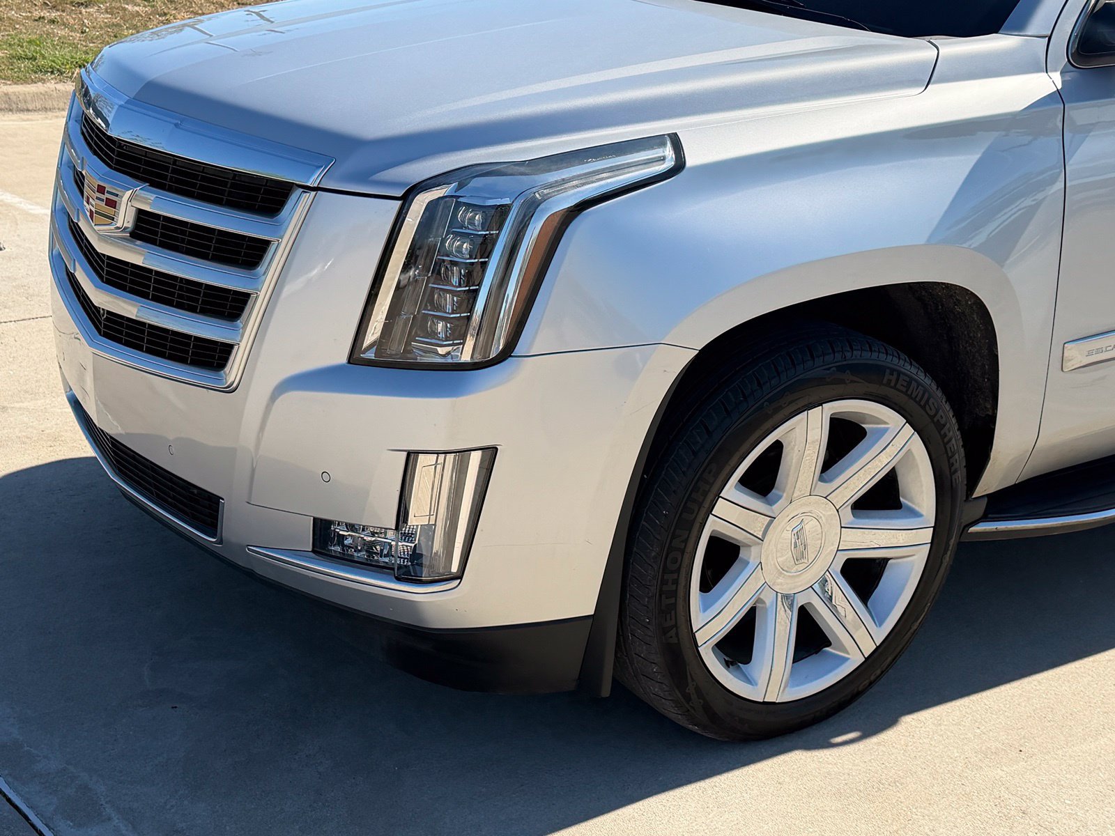 Used 2016 Cadillac Escalade Luxury AWD/4WD image 13