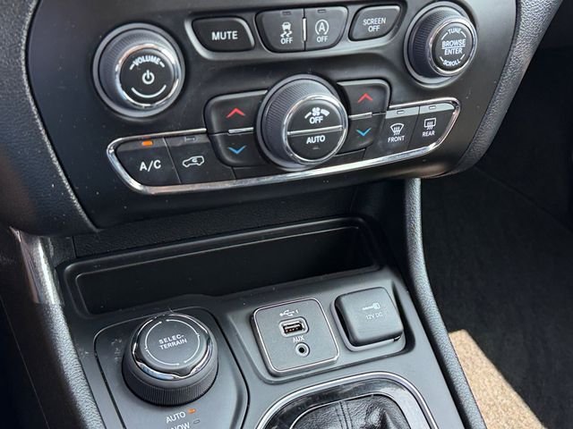 Certified 2022 Jeep Cherokee Limited AWD/4WD image 25