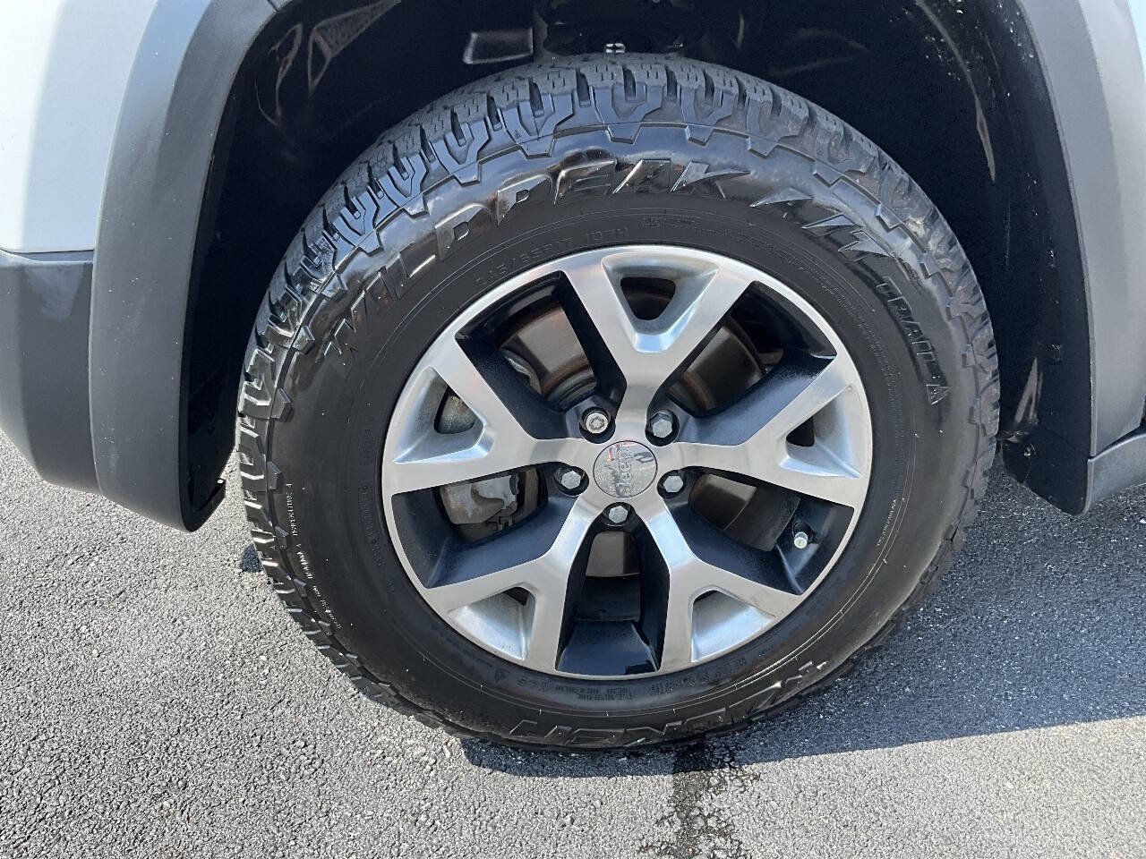 Used 2014 Jeep Cherokee Trailhawk w/ Comfort/Convenience Group AWD/4WD image 18