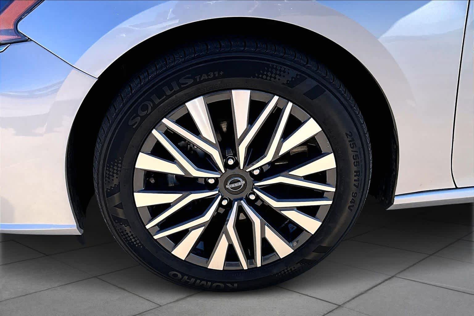 Used 2024 Nissan Altima 2.5 SV image 11