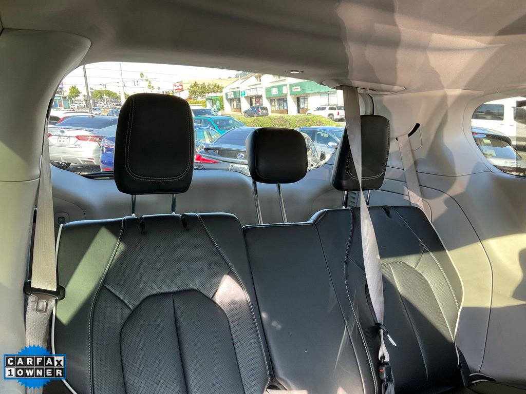 Used 2022 Chrysler Pacifica Limited w/ Uconnect Theater Family Group image 62
