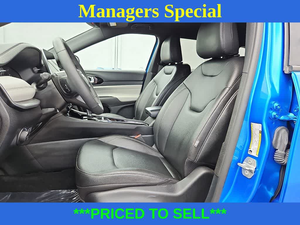 Used 2025 Jeep Compass Limited AWD/4WD image 13