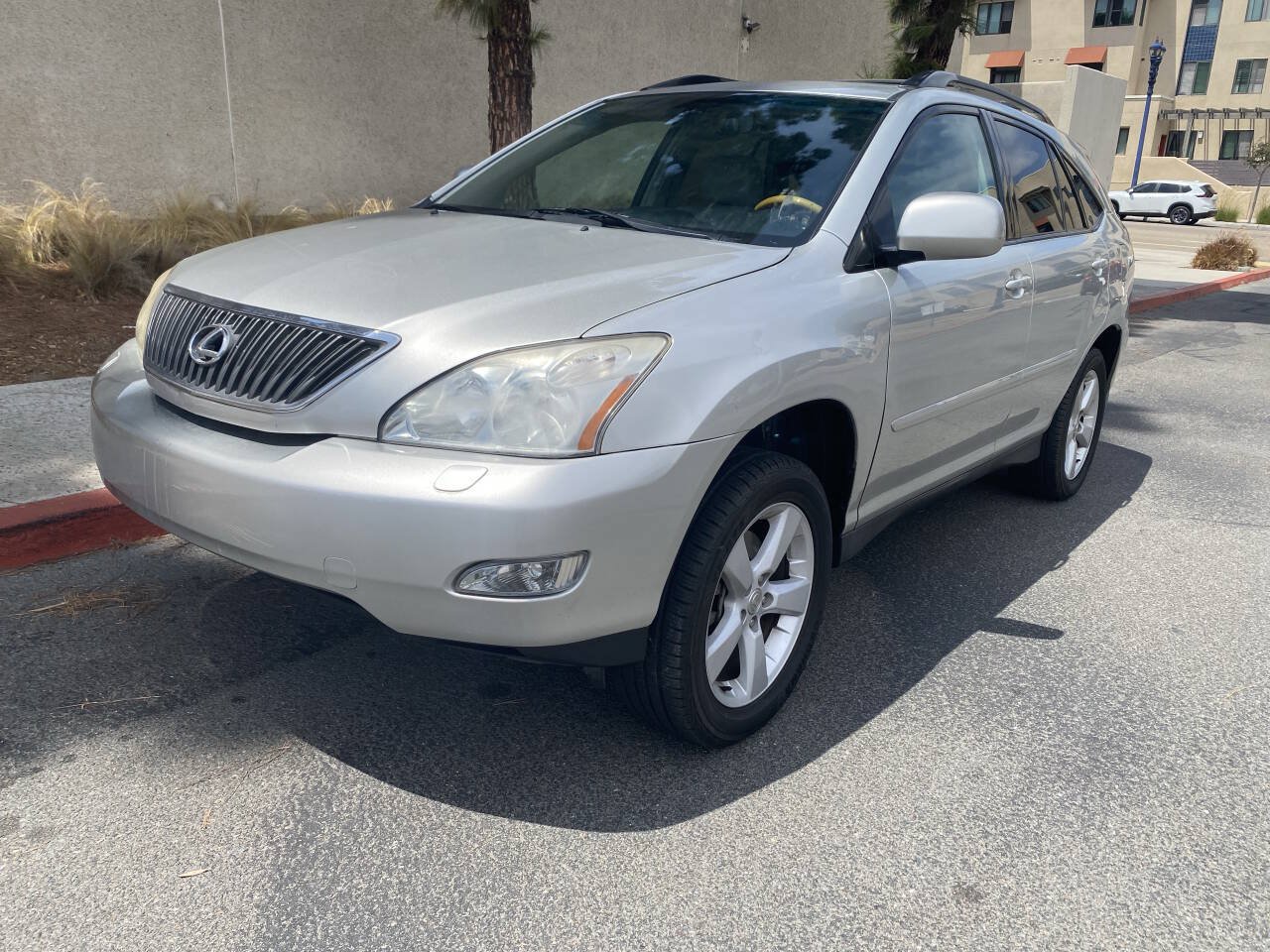 Used 2006 Lexus RX 330 FWD image 1