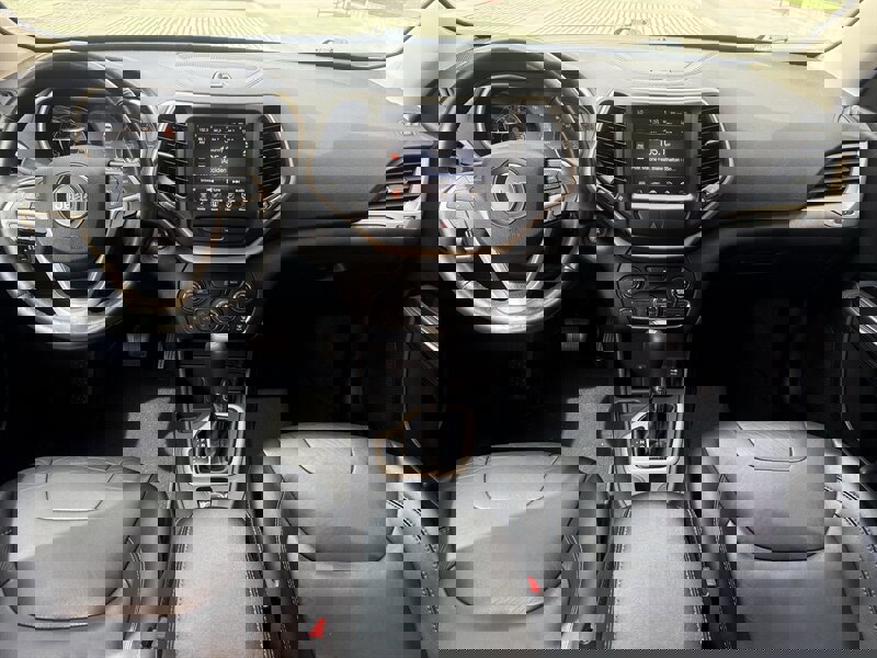 Used 2016 Jeep Cherokee Limited image 34