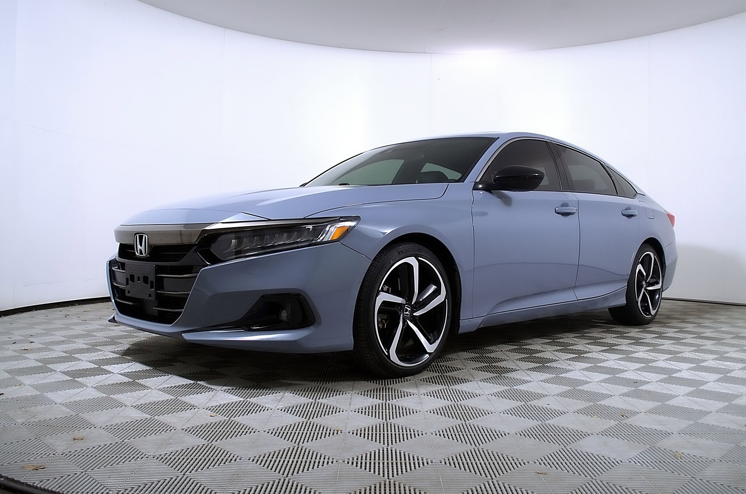 Used 2021 Honda Accord Sport image 2