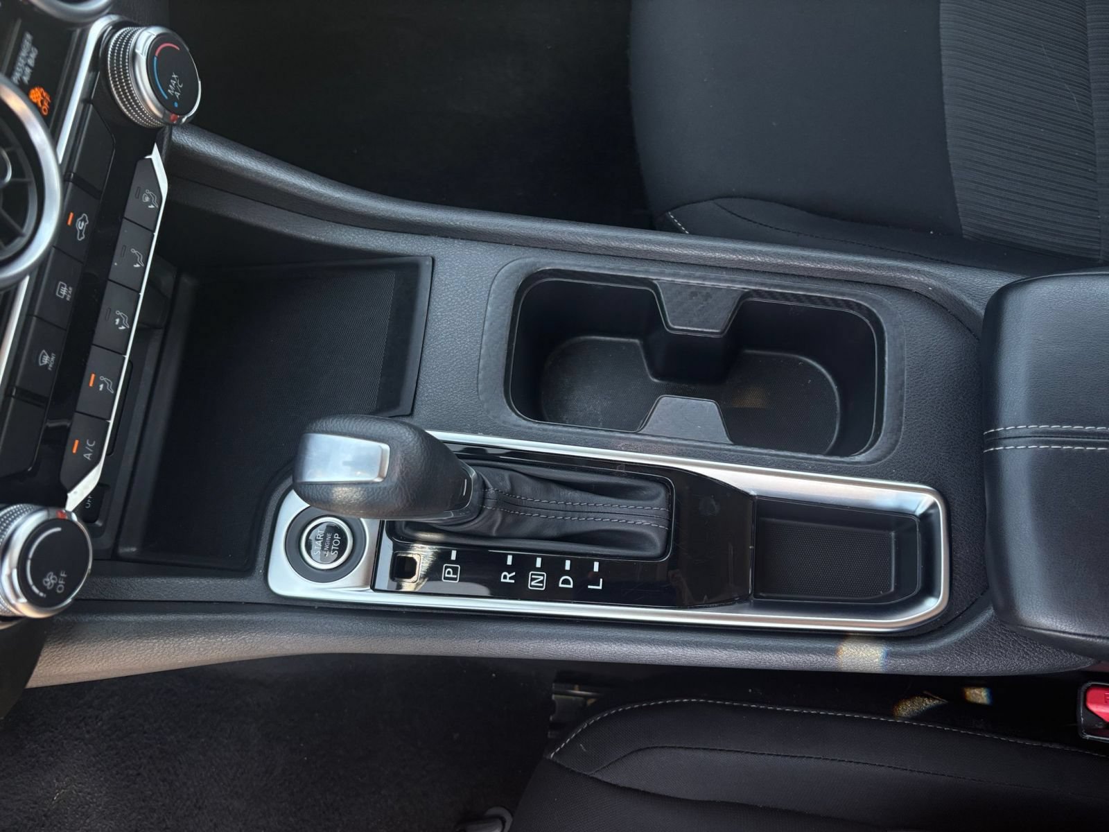Used 2025 Nissan Sentra SV FWD image 41