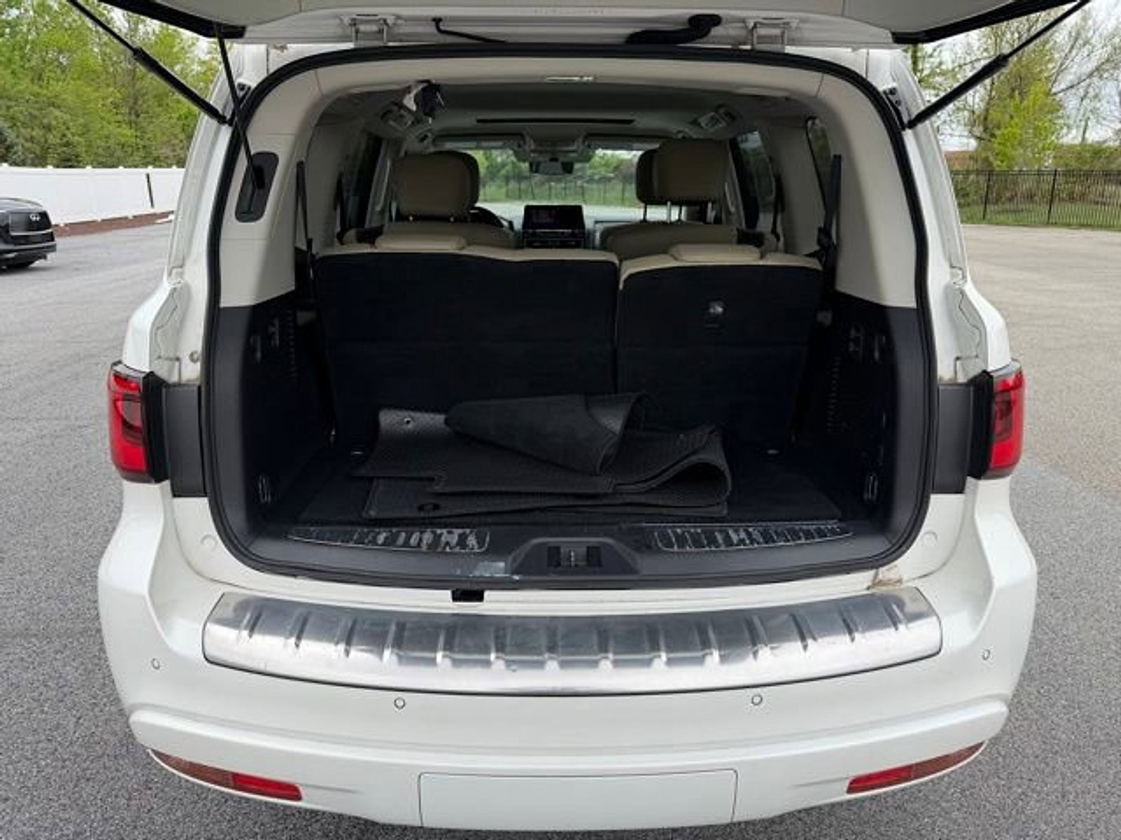 Used 2024 INFINITI QX80 Premium Select w/ Cargo Package AWD/4WD image 20