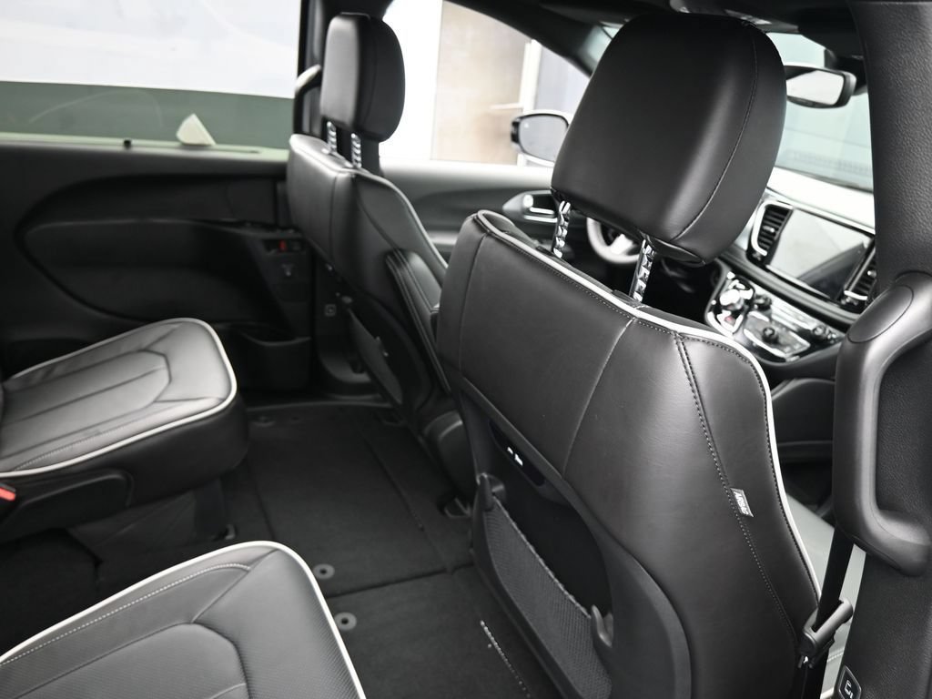 New 2026 Chrysler Pacifica Limited w/ S Appearance Package FWD image 36