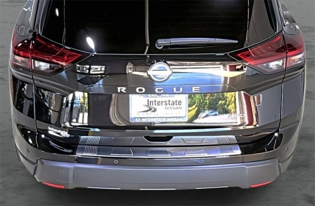 Used 2026 Nissan Rogue SV image 11