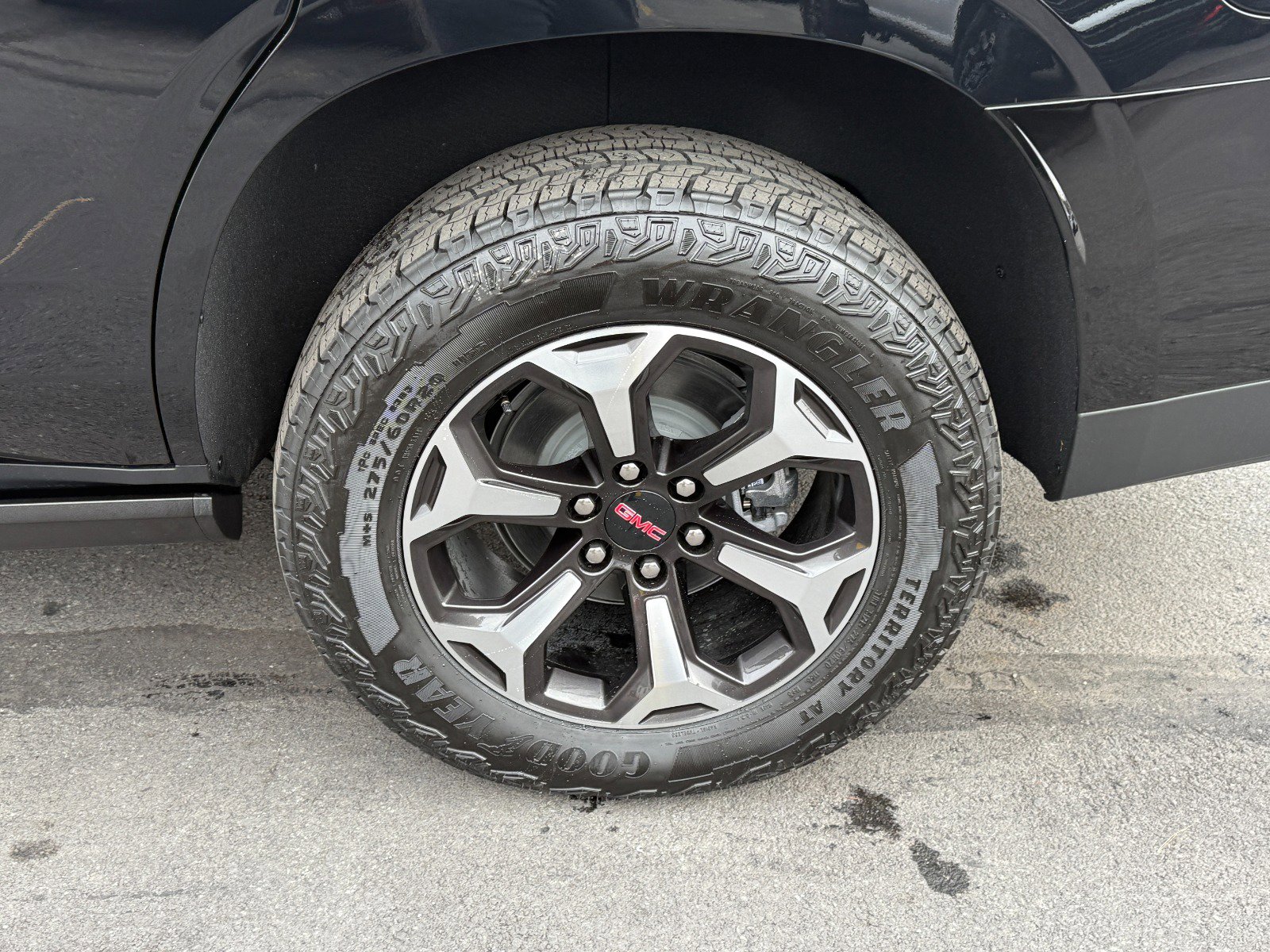 New 2026 GMC Yukon AT4 Ultimate w/ LPO, Illumination Package image 10