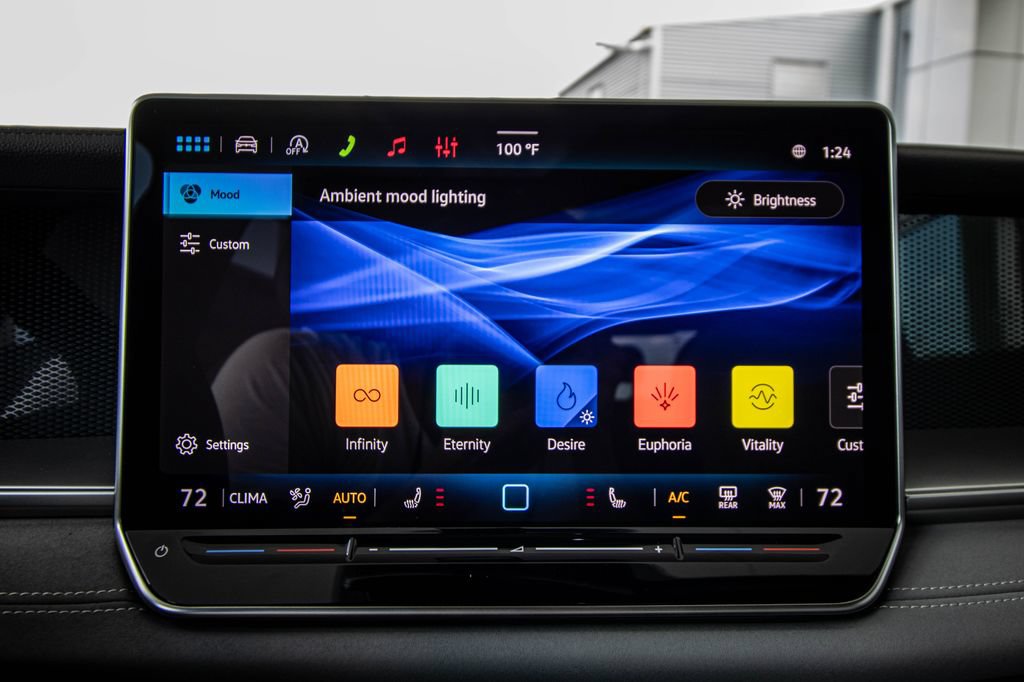 New 2026 Volkswagen Tiguan SE R-Line FWD image 47