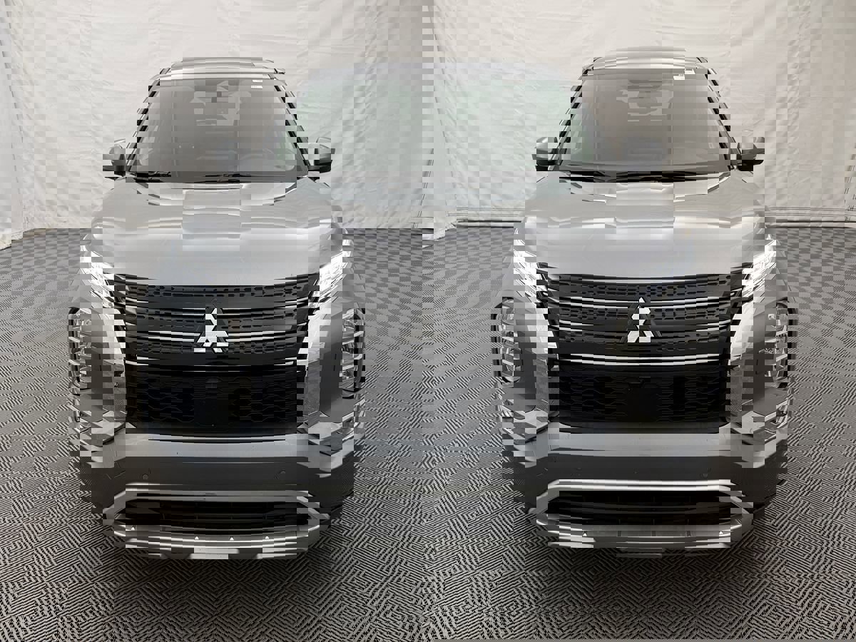 Used 2024 Mitsubishi Outlander SE Black Edition image 3