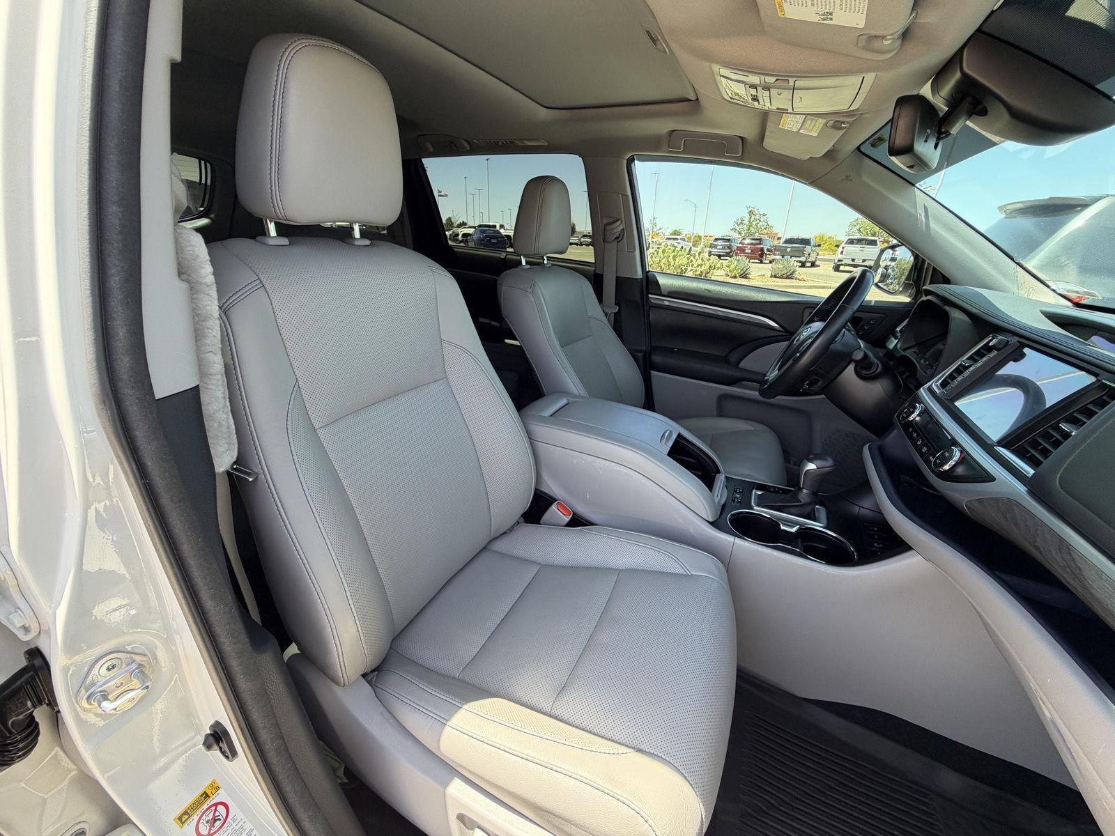 Used 2017 Toyota Highlander Limited AWD/4WD image 21