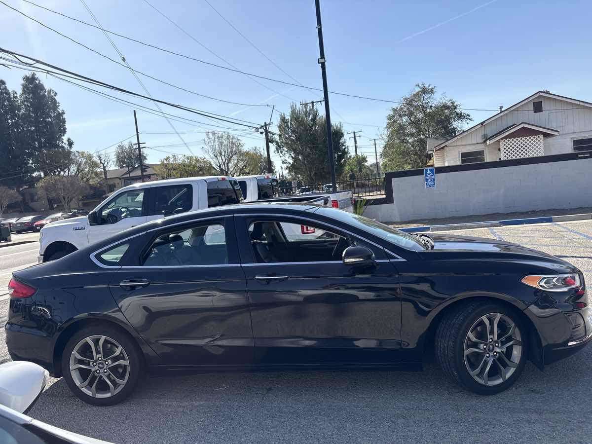 Used 2019 Ford Fusion SEL FWD image 2