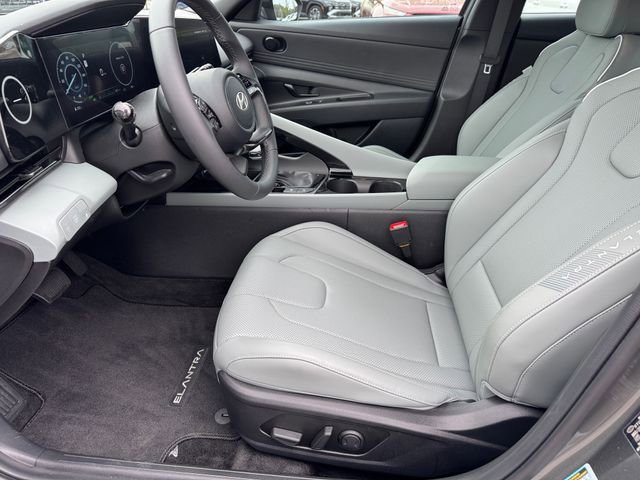 Used 2025 Hyundai Elantra Limited image 9