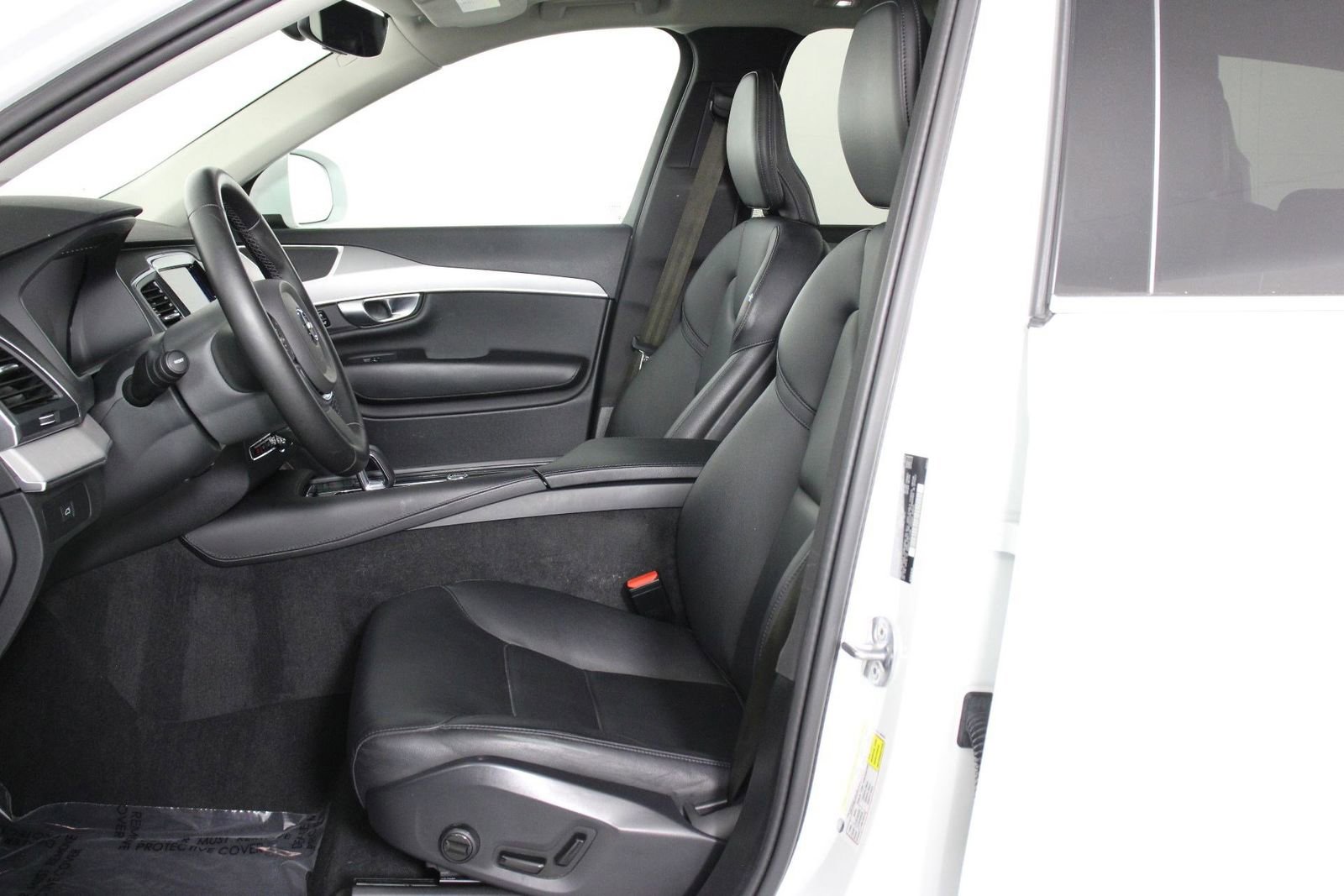 Certified 2024 Volvo XC90 B5 Core w/ Protection Package Premier image 31