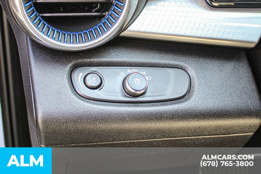 Used 2025 Chevrolet Trax LT FWD image 28