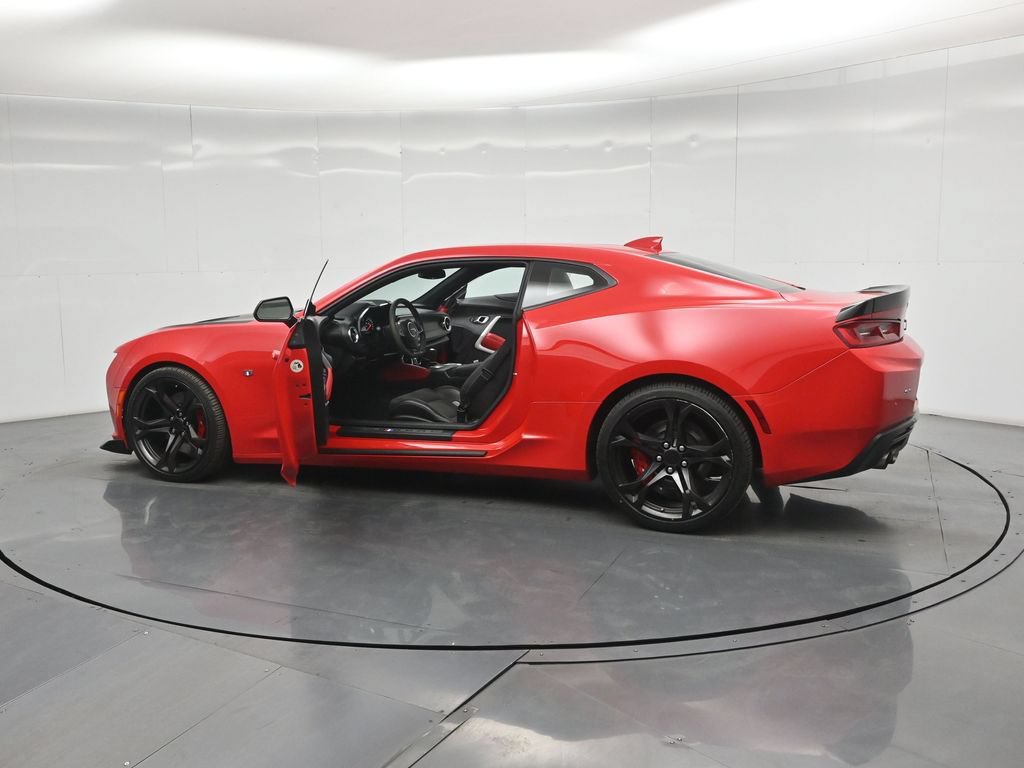 Used 2018 Chevrolet Camaro SS RWD image 32