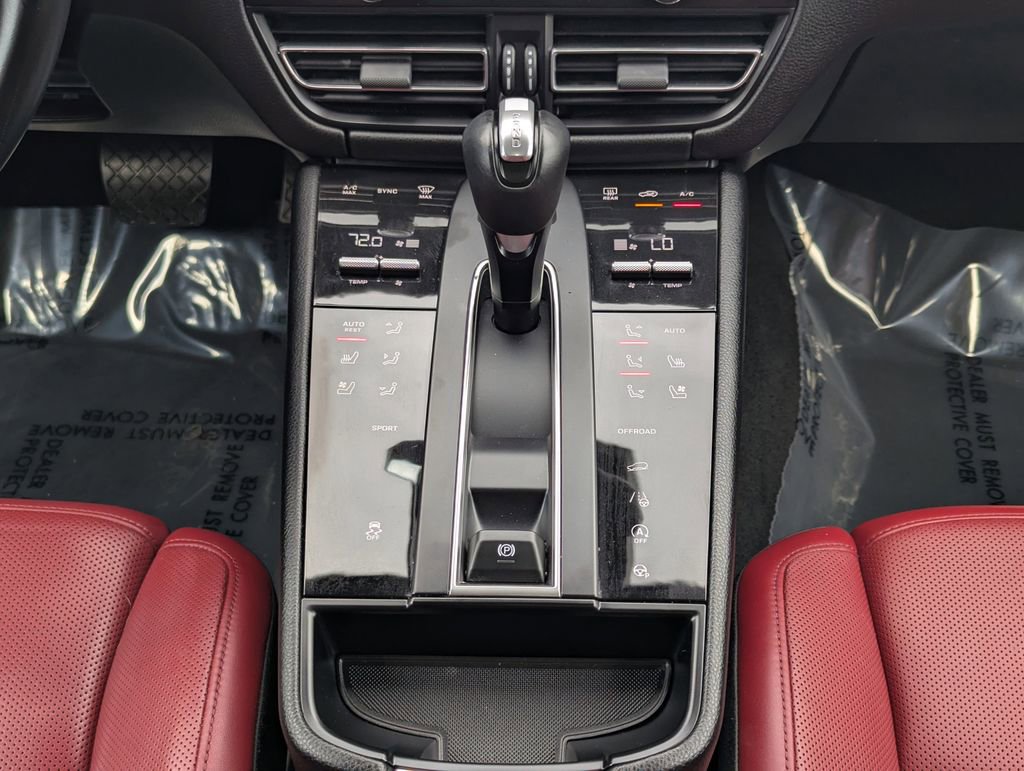 Used 2024 Porsche Macan Turbo image 17