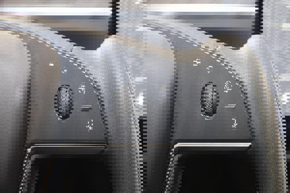 Used 2022 Tesla Model X image 43