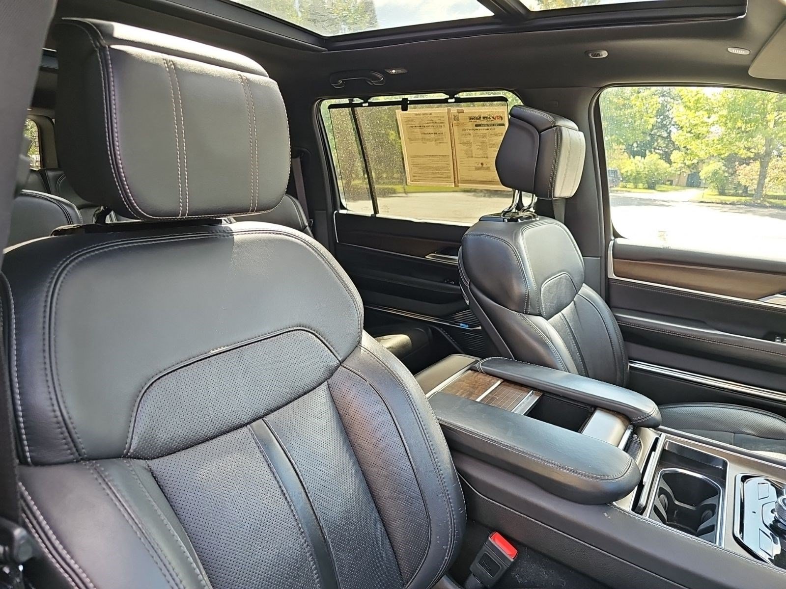 Used 2024 Jeep Grand Wagoneer L 4WD image 10