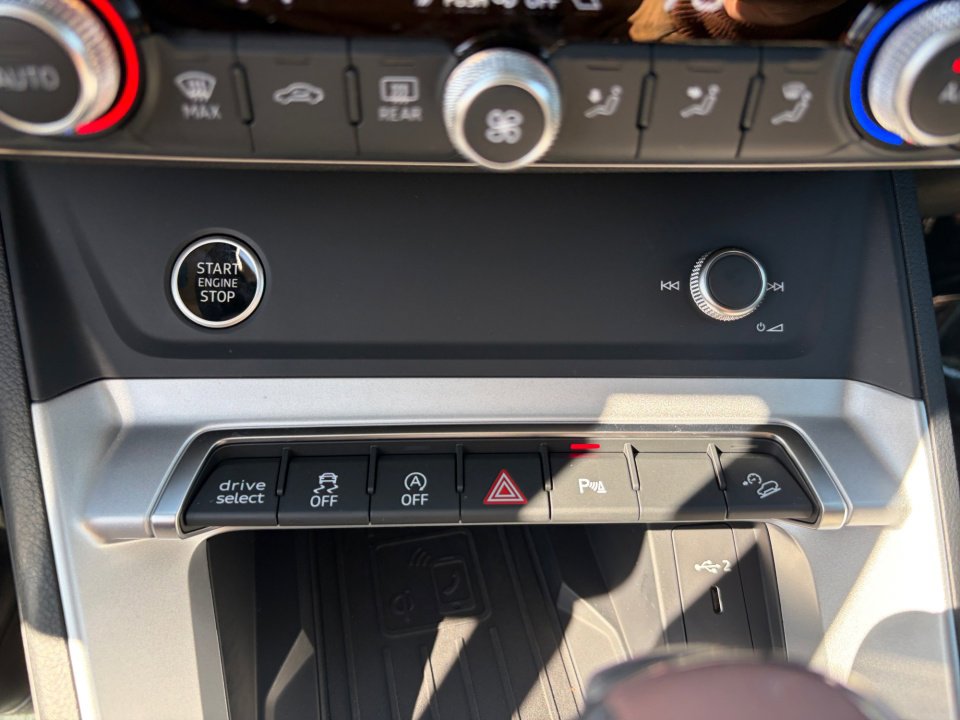 Used 2025 Audi Q3 2.0T Premium Plus w/ Premium Plus Package image 20