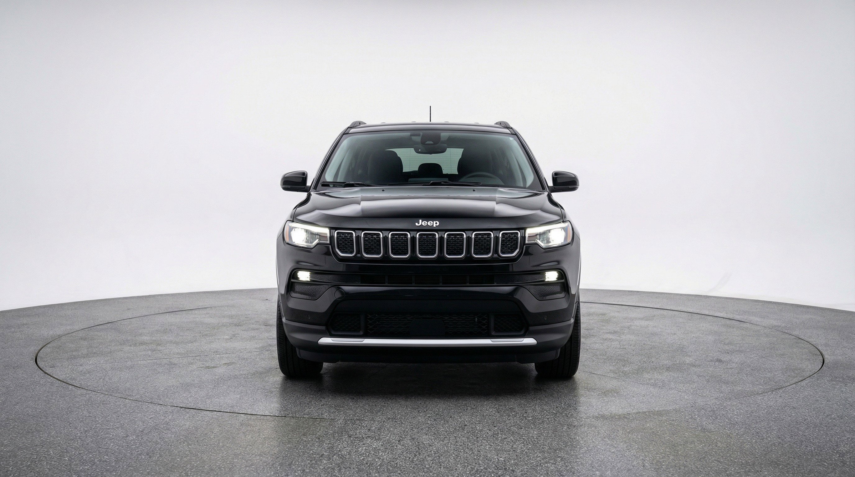 Used 2025 Jeep Compass Latitude AWD/4WD image 2